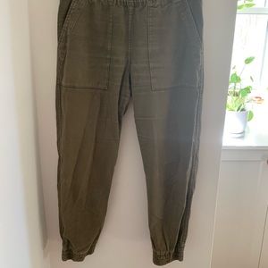 TNA jogger style khakis in olive size M